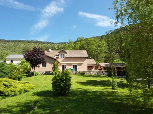A la foto es mostra l'objecte le parc des combes situat a la ciutat de Brenoux.