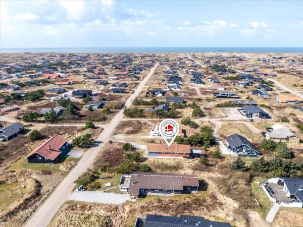 A la foto es mostra l'objecte 640-Hvide-Sande-Dortheasvej-6 situat a la ciutat de Bjerregård.