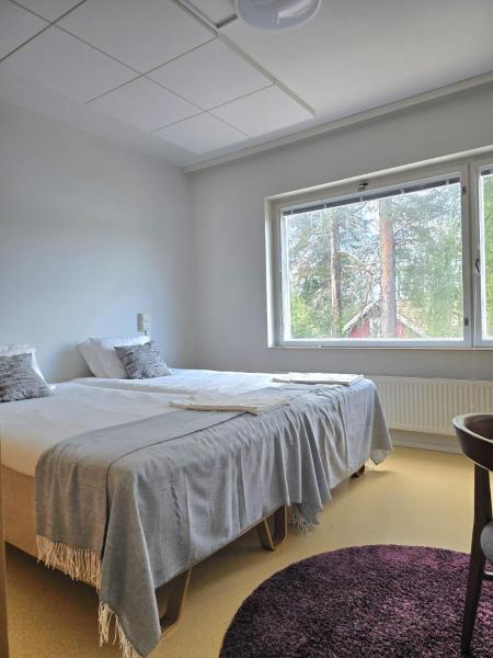 Op de foto is het object Hotelli Sammatti te zien, gelegen in de stad Karjalohja.