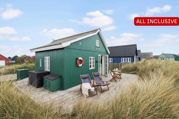 A la foto es mostra l'objecte 8816-Hvide-Sande-Ae-Gammel-Havn-17 situat a la ciutat de Hvide Sande.