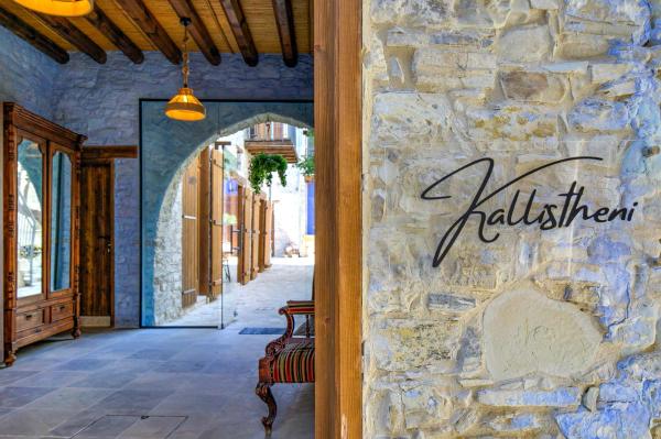 На фото показан объект Kallistheni - Stylish Studio Apartments in Lefkara, расположенный в городе Vavla.