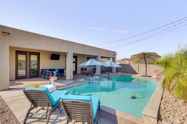 A la foto es mostra l'objecte Modern Gem with Pool and Mtn Views in Lake Havasu City situat a la ciutat de Lake Havasu City.