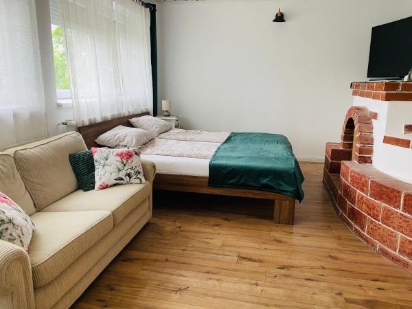 Na zdjęciu widoczny jest obiekt Lagom Apartment and Guest House położony w mieście Săcueni.