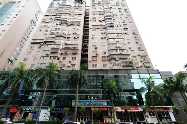 写真には珠海市市にあるCity Comfort Inn Zhuhai Qinglv Middle Road Riyuebei Grand Theaterが写っています。