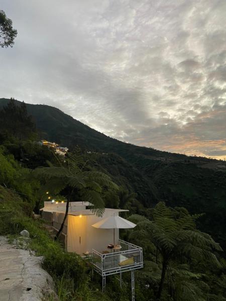 A la foto es mostra l'objecte Glamping Visit Telaga Menjer situat a la ciutat de Garung.