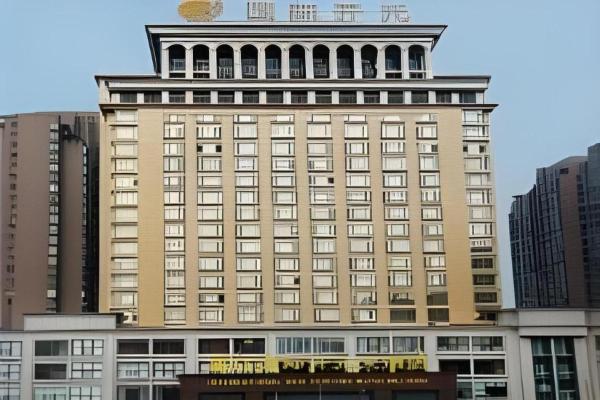 Na zdjęciu widoczny jest obiekt New Century Pujiang Hotel położony w mieście Jinhua.
