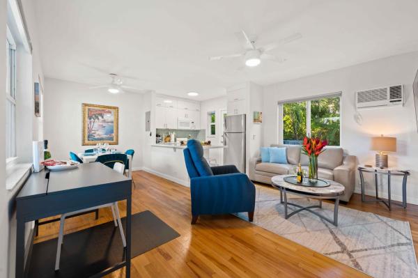 Foto 5: Condo by the Beach King Bed Lush Patio w BBQ Breakers Key Six H0MES