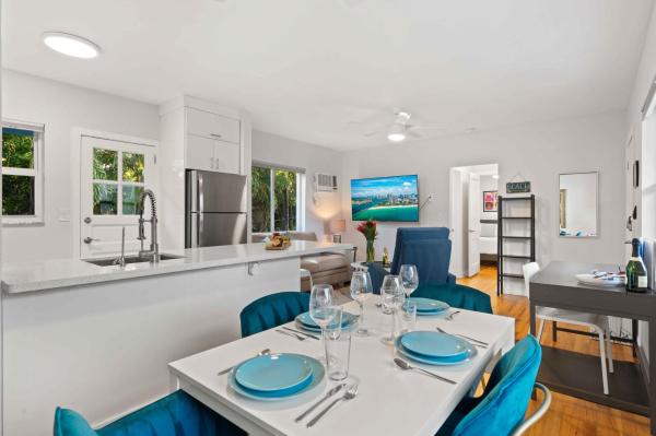 Foto 9: Condo by the Beach King Bed Lush Patio w BBQ Breakers Key Six H0MES