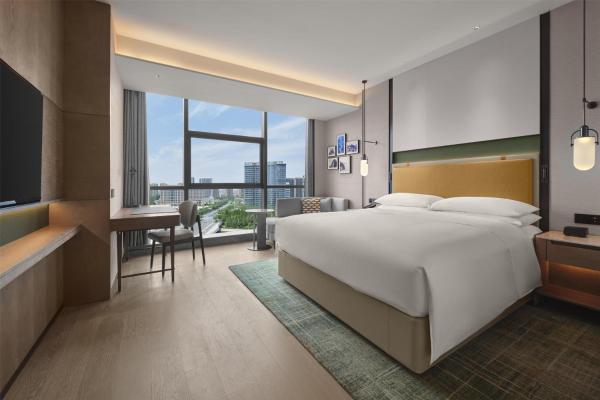 Chambre Lit King-Size - Étage Supérieur — 35 m² - Doubletree By Hilton Zhengzhou East