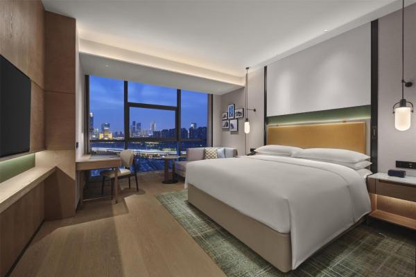 Chambre Lit King-Size — 35 m² - Doubletree By Hilton Zhengzhou East