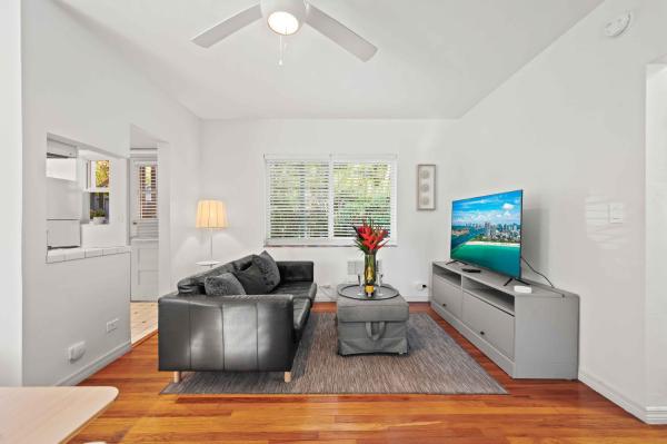 Bild 2: Studio by the Beach Lush Patio w BBQ Queen Bed Breakers Key Two H0MES