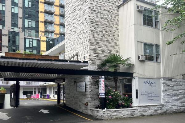 A la foto es mostra l'objecte The Dylan, a Baymont by Wyndham situat a la ciutat de Seattle.