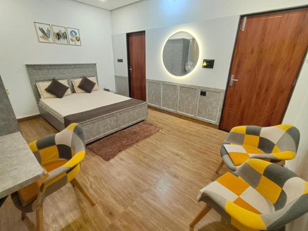 A la foto es mostra l'objecte Radha Madhavam Hotel Vrindavan near Iskcon temple & Prem mandir situat a la ciutat de Vrindāvan.