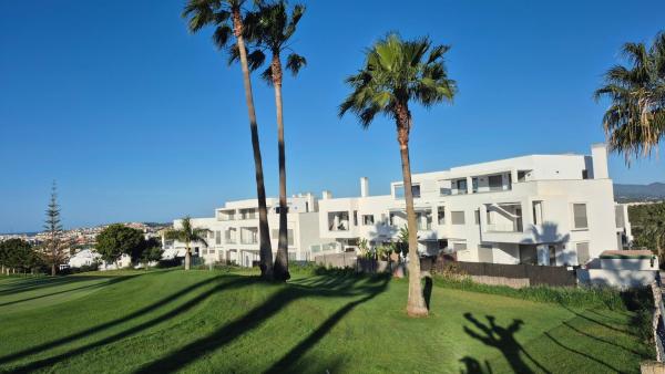 Na foto é possível ver o objeto Baviera Golf Hole 9 Luxury Apartment localizado na cidade de Caleta De Velez.