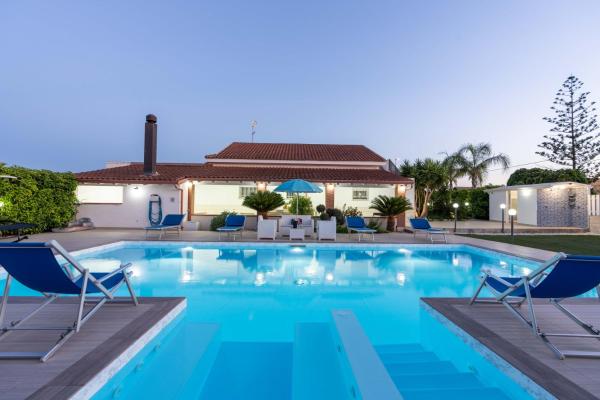 La photo montre l'objet VILLA DAMA BIANCA situé dans la ville de Santa Maria Del Focallo.