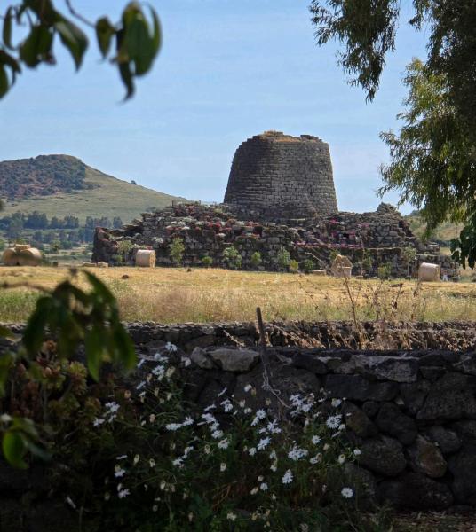 Na fotografii je vidět objekt ISLAND VIBES ROOMS, Su Salighe nacházející se ve městě Cheremule.