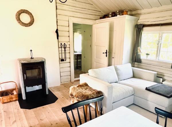 Auf dem Foto ist das Objekt Summer cottage small in Raettvik in der Stadt Vikarbyn zu sehen.