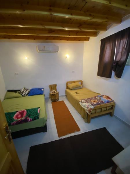 A la foto es mostra l'objecte Fares,s Home situat a la ciutat de Dahab.