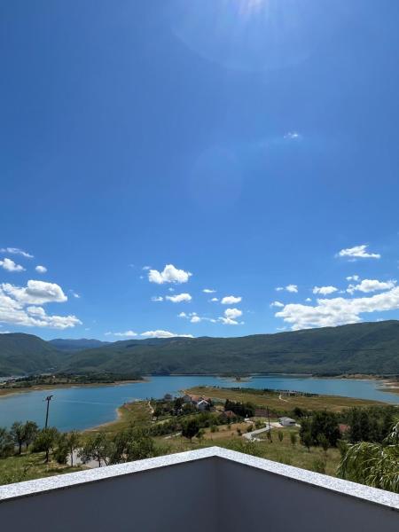 Na zdjęciu widoczny jest obiekt Apartmani Venecia położony w mieście Sopot.