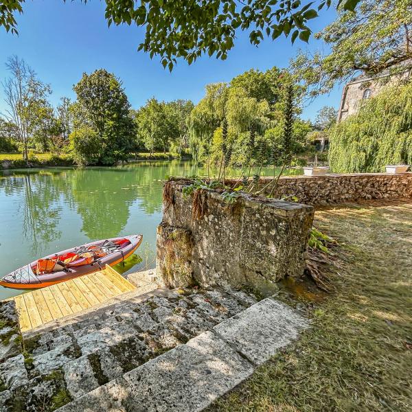 A la foto es mostra l'objecte Maison cosy avec jardin, rivière et ponton privé situat a la ciutat de Monts.