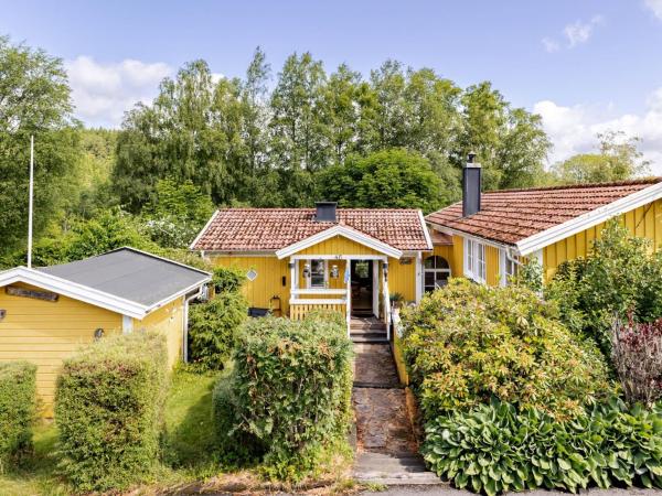 Op de foto is het object Chalet Kvarnfallet 40 by Interhome te zien, gelegen in de stad Karl Gustav.