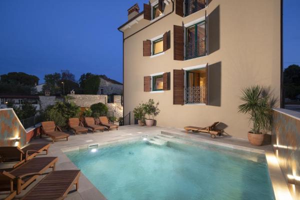 写真にはバレ市にあるVilla Casa Novaが写っています。