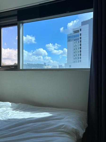 5 minutes from Hongik University Station Inhere Studio- room A, Soul