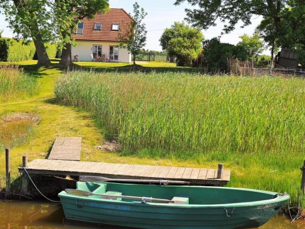 A la foto es mostra l'objecte Holiday home Crane Coast situat a la ciutat de Kinnbackenhagen.
