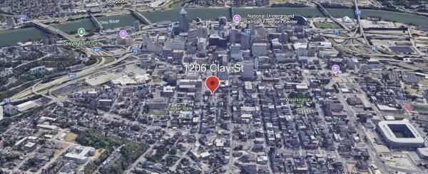A la foto es mostra l'objecte Large Loft - 4 queen beds - Downtown - Pool Table situat a la ciutat de Cincinnati.