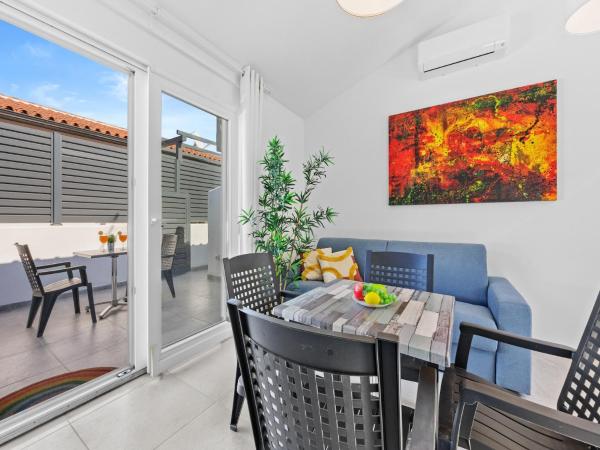 Attractive Apartment In Peroj With Terrace - Bale