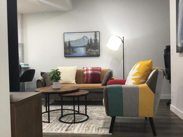 Na zdjęciu widoczny jest obiekt Almost Heaven - 2brm Suite 9 mins to Spruce Meadows, close to Banff położony w mieście Calgary.