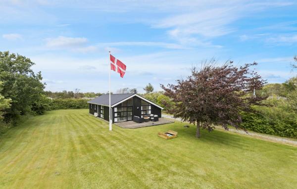 A la foto es mostra l'objecte Amazing Home In Hjørring With Sauna situat a la ciutat de Hjørring.