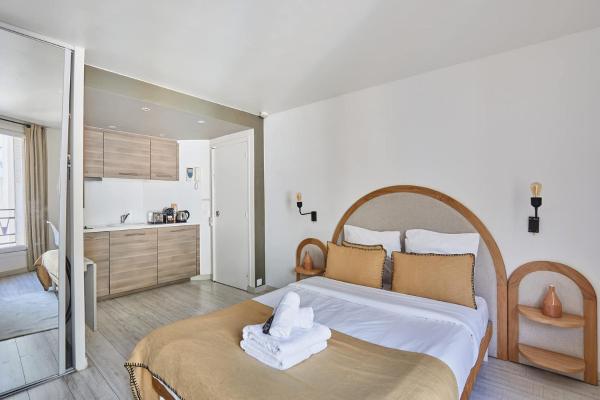 Modern Studio Montaigne Champs Elysees, Paříž
