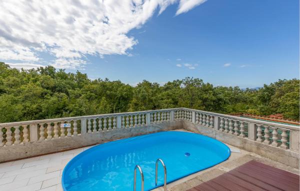 Na fotografii je vidět objekt Pet Friendly Home In Smrika nacházející se ve městě Šmrika.