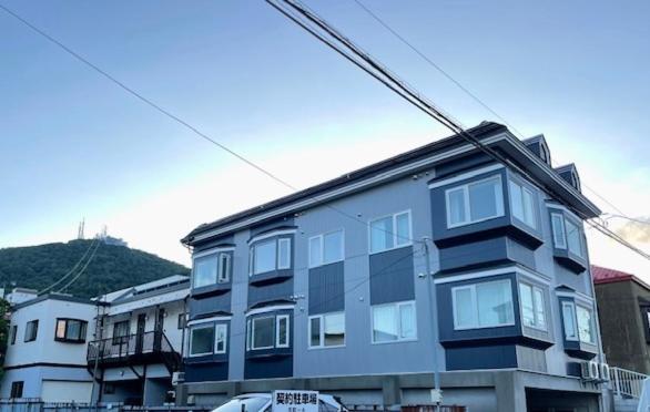 A la foto es mostra l'objecte オリーブの樹 situat a la ciutat de Hakodate.