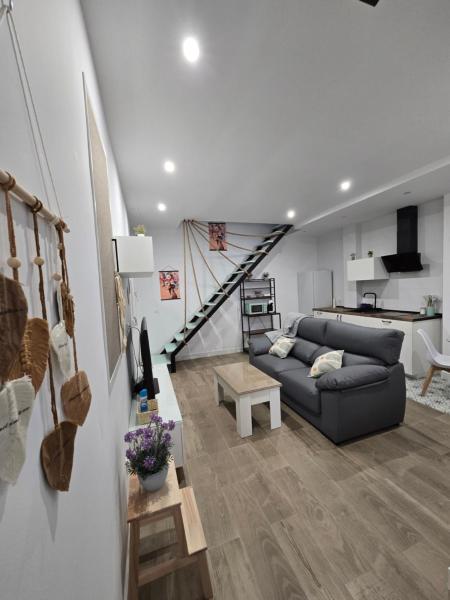 写真にはEl Cuervo市にあるPiso El IDEALが写っています。