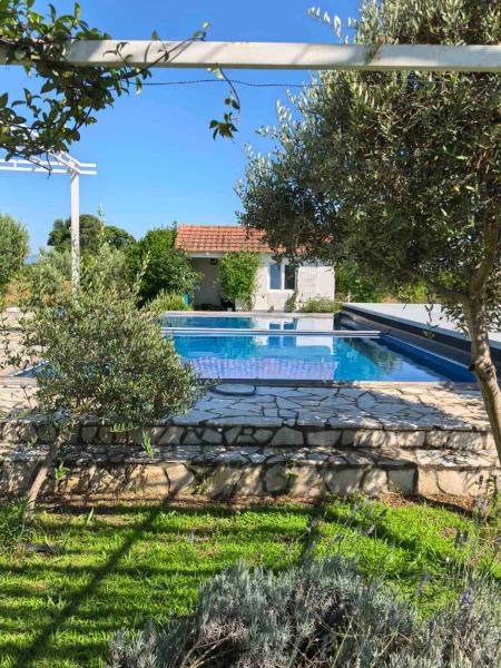 På billedet ses objektet Villa With Swimming Pool beliggende i byen Ulcinj.