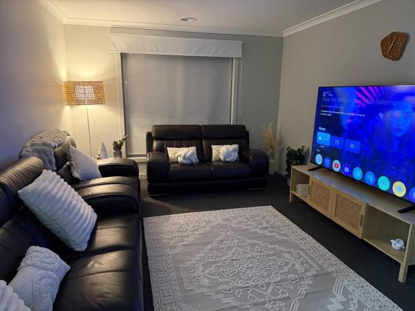 На фото показан объект J&R Home, A Gippsland Getaway, расположенный в городе Koornalla.