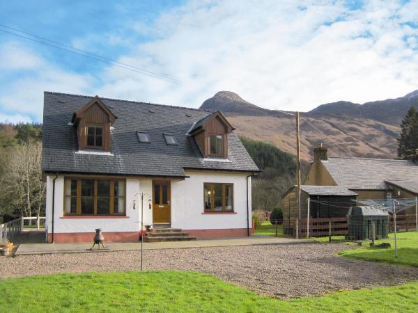 A la foto es mostra l'objecte Taigh Seonaig situat a la ciutat de Glencoe.