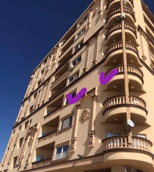 La photo montre l'objet شقه مكيفه صف أول شاطئ الفيروز situé dans la ville de Marsa Matruh.