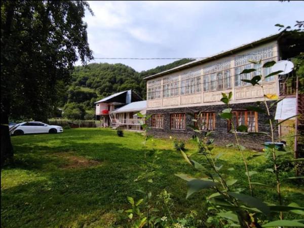 На фото показан объект Guesthouse LaiLa, расположенный в городе Mele.