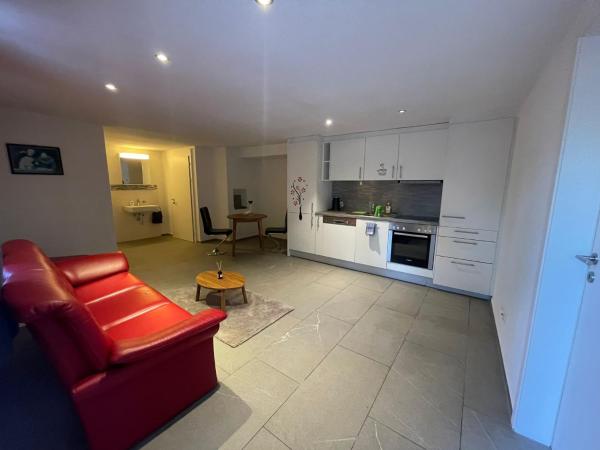 A la foto es mostra l'objecte Base Amsteg situat a la ciutat de Intschi.