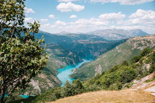 The photo shows the Vidikovac Dubljevici located in the city of Rudinice.