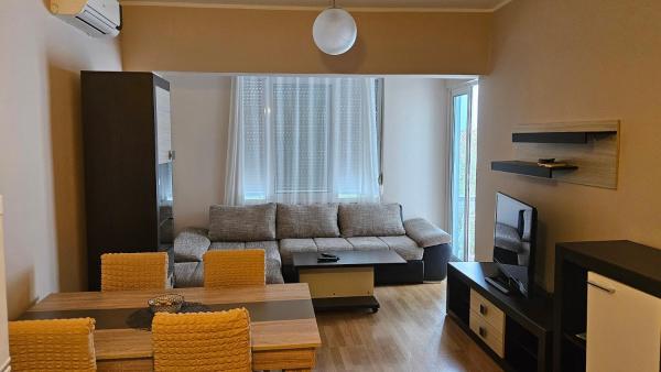 A la foto es mostra l'objecte Tanja2 situat a la ciutat de Donja Lastva.