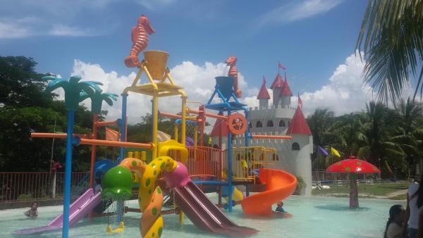 Na fotografii je vidět objekt Gazebo Pools and Restaurant nacházející se ve městě Balangbalang.