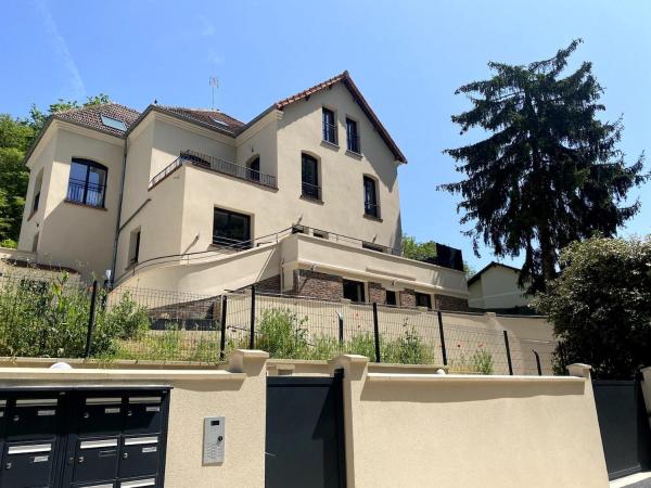 A la foto es mostra l'objecte Appartement calme avec jardin de 100m situat a la ciutat de Élancourt.