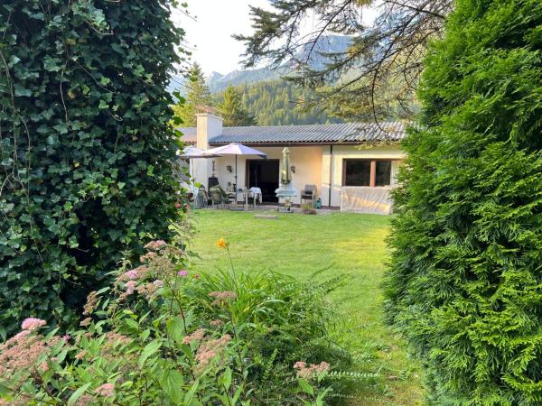 The photo shows the Villa Paradise located in the city of Krampen.