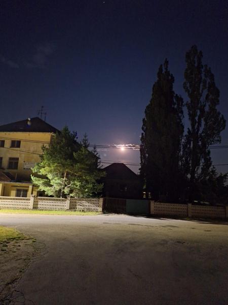 The photo shows the Rekreačko Hrubá Strana located in the city of Zabudišova Kopanica.