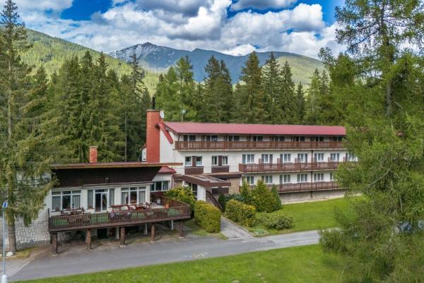 På bildet vises objektet Hotel Spojar som ligger i byen Žiar.