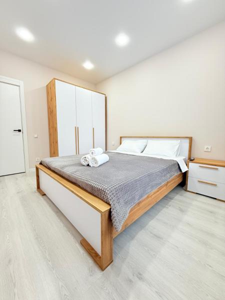 Na fotografii je vidět objekt Fly Estate Airport Apartments nacházející se ve městě Bîc.